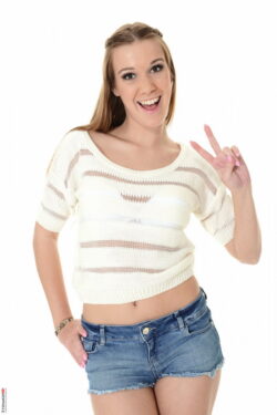 Undress Alexis Crystal today